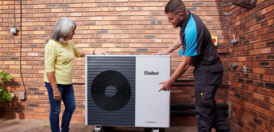 Technicians Who Install Heat Pumps In Toronto
